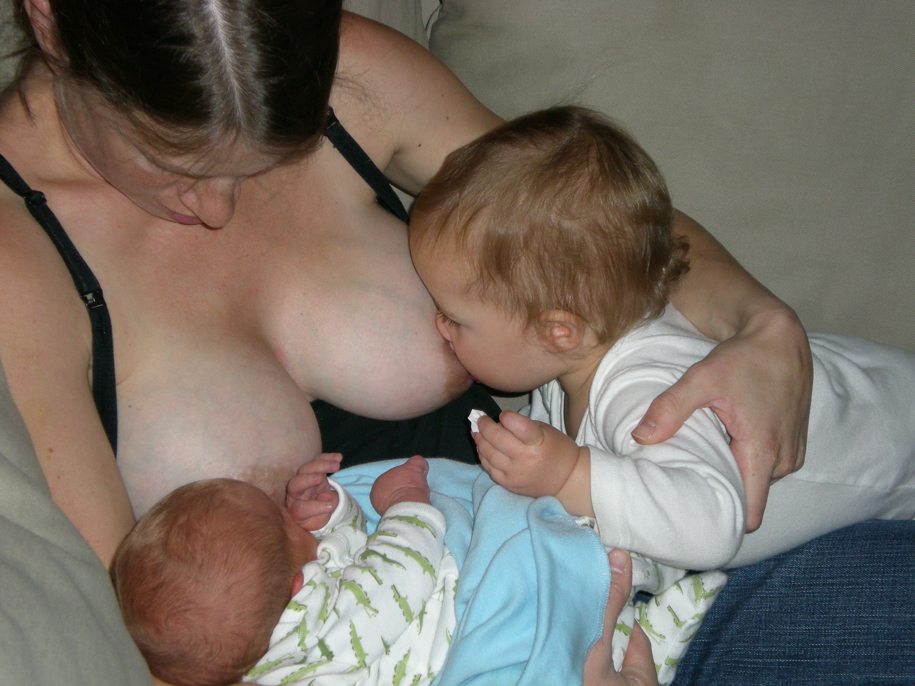 грудь голых кормящих мам фото 52